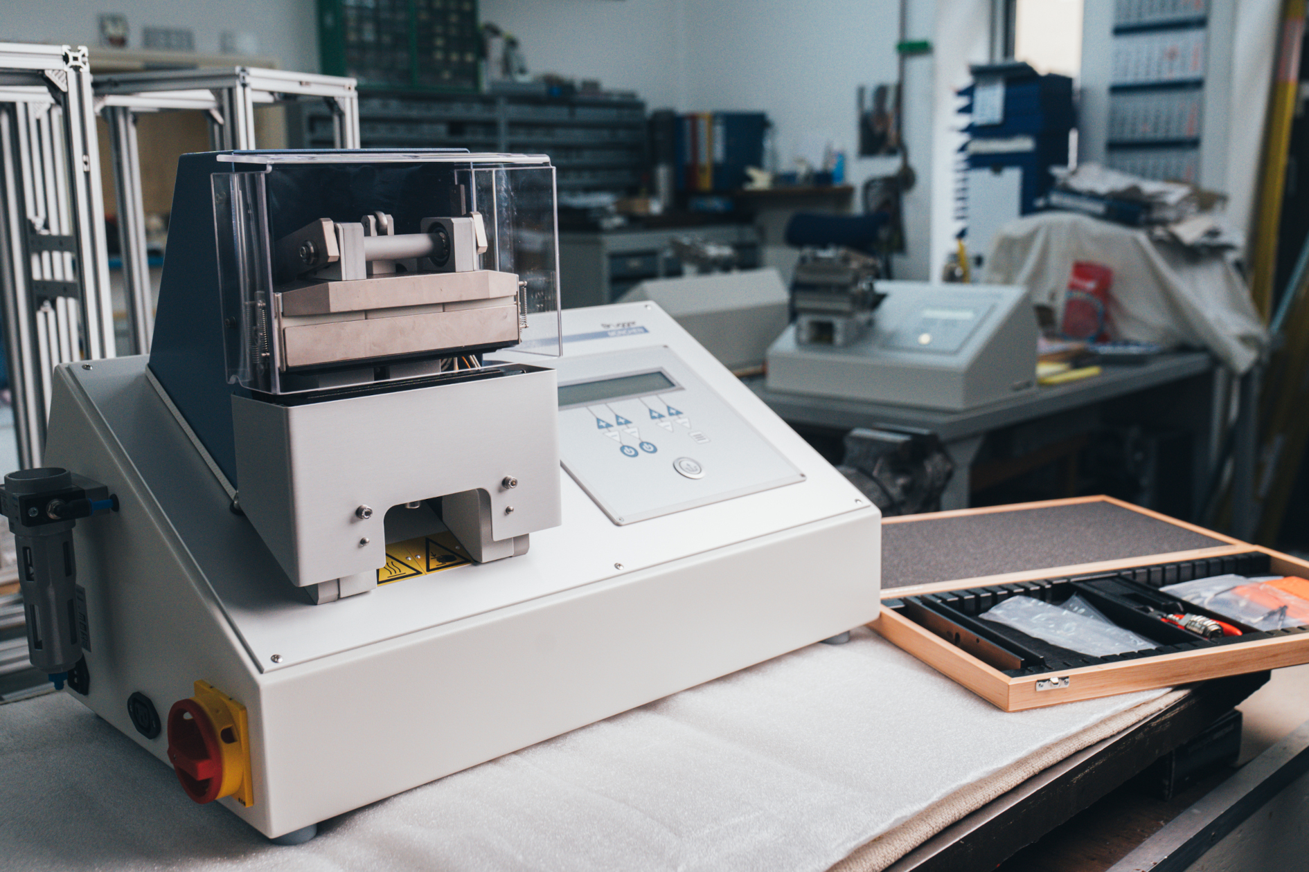 Quando microfissuras ameaçam a qualidade: testes e selagem tornam-se críticos para a segurança das embalagens alimentícias