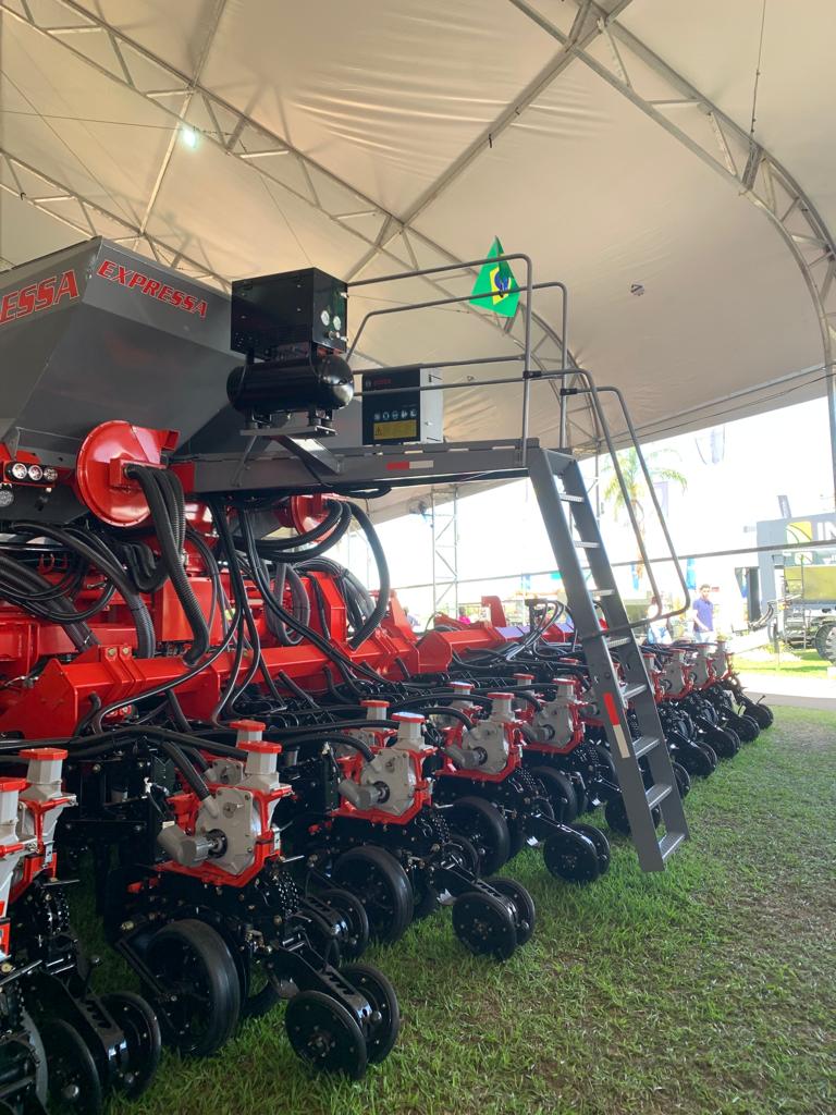 Jumil lança novas linhas de plantadeiras e semeadoras na Agrishow 2023