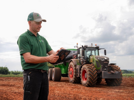 Tratores da Fendt dão show de tecnologia com sistema inteligente assistido capaz de operar sem condutor na cabine