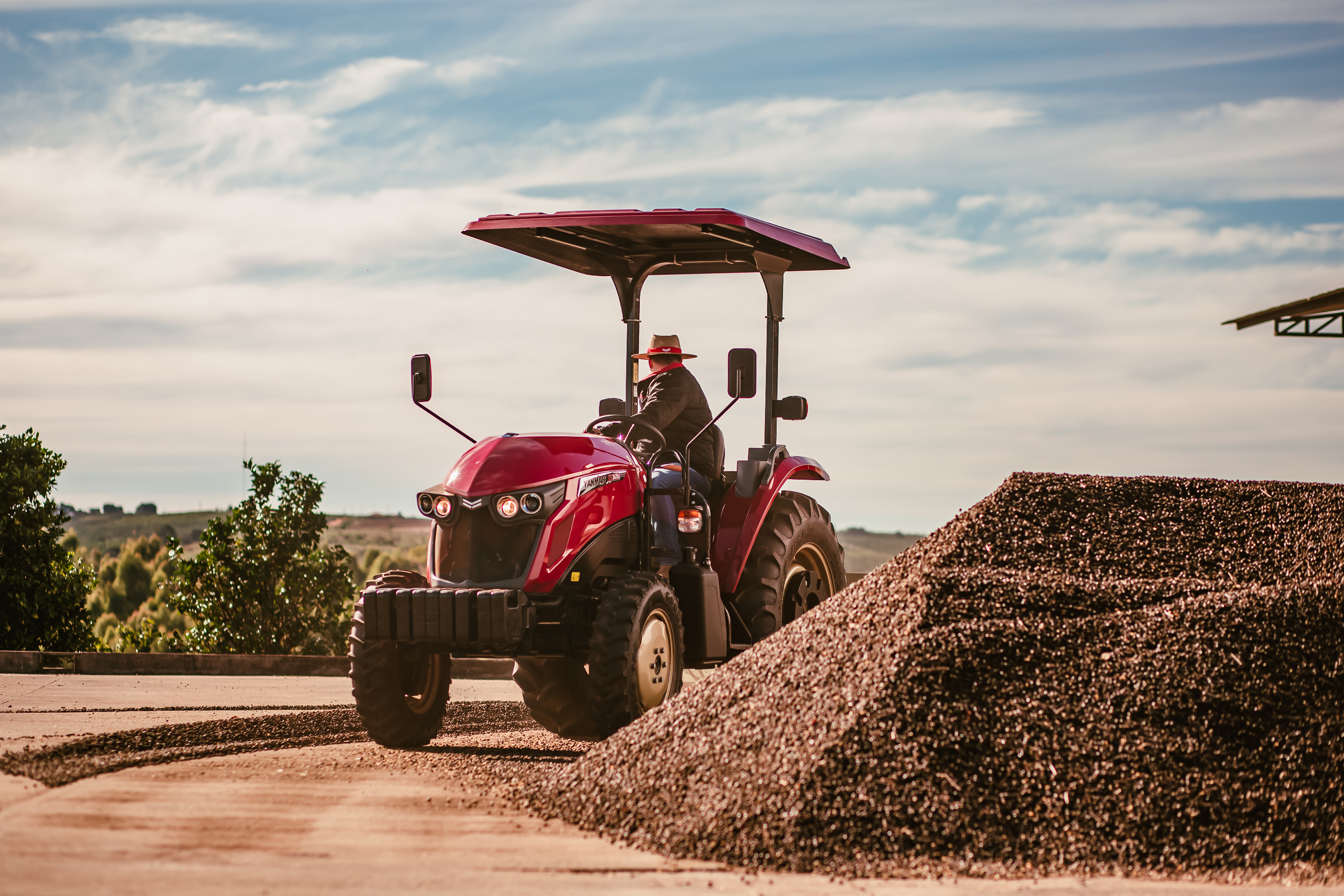 Máquinas compactas para o setor agrícola da YANMAR estarão em exposição na Expocafé 2023