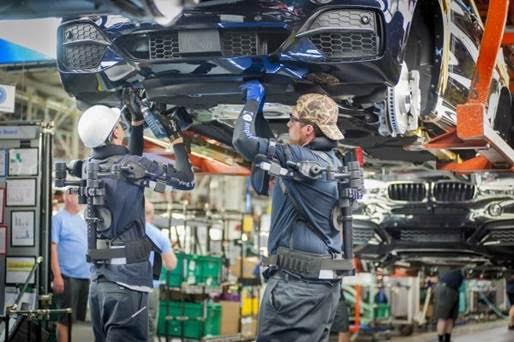 Linhas de produção inovadoras: BMW Group investe em automação e em robôs leves