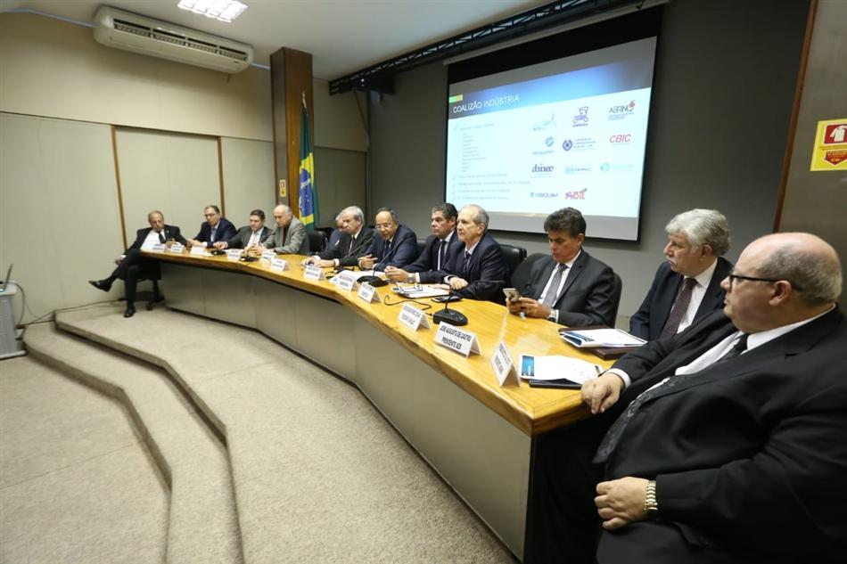 Coalizão Indústria debate reforma com empresários e ministro Paulo Guedes 