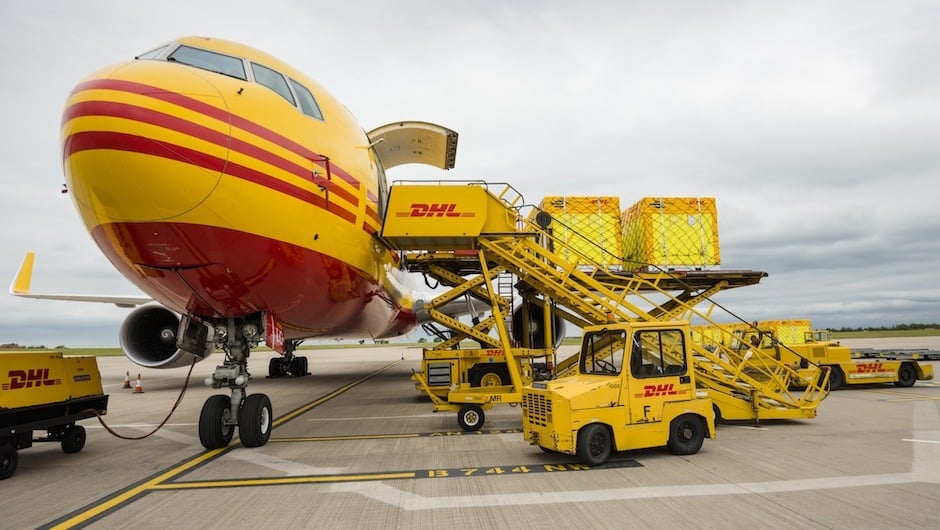 DHL entrega mais de 1 bilhão de doses da vacina contra a COVID-19 no mundo