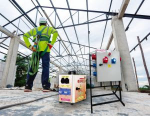 Acidentes elétricos em canteiros de obras podem ser evitados com quadros de tomadas adequados e seguros