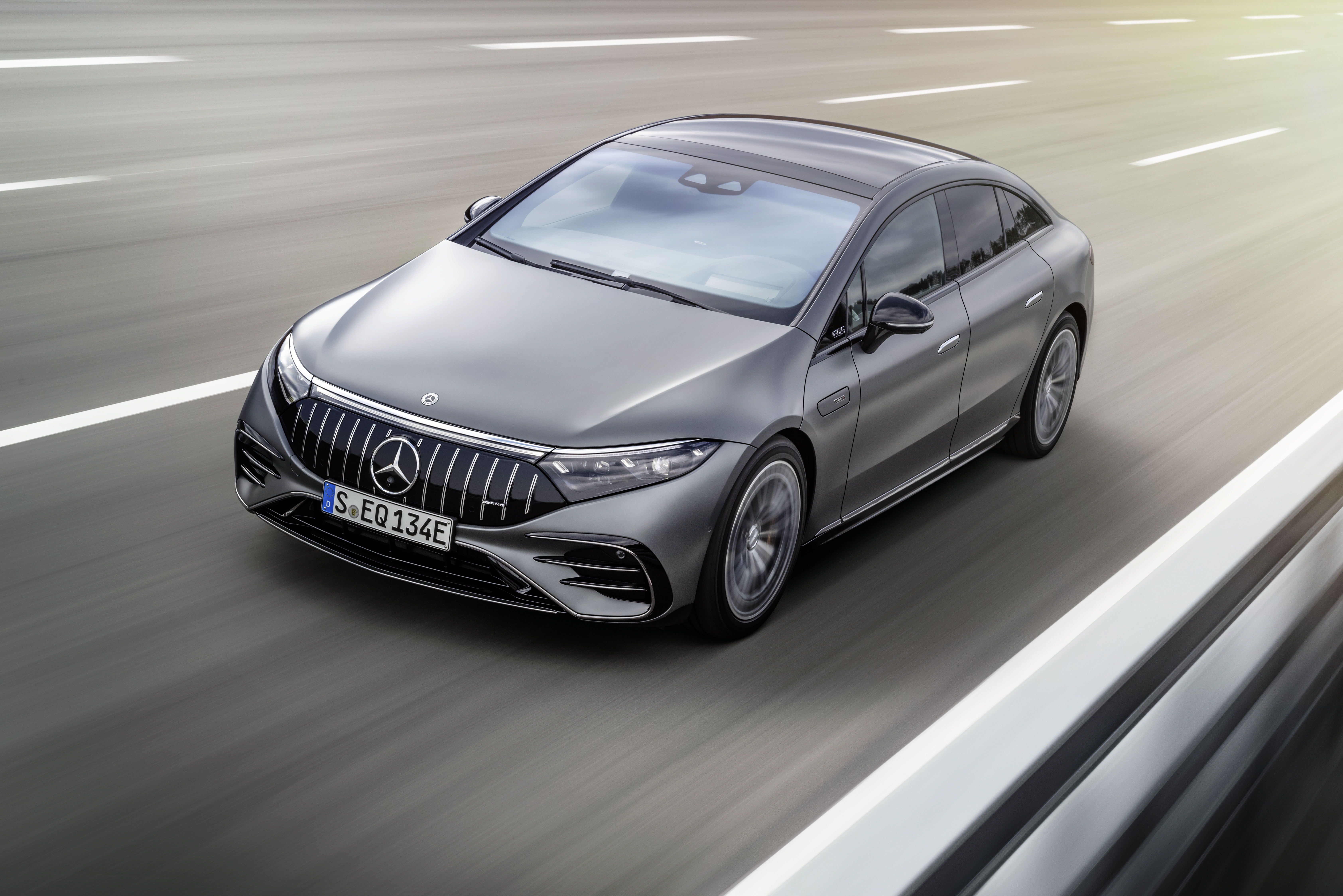 COMEXPORT em parceria com a Mercedes-Benz apresenta automóvel de luxo 100% elétrico de alta performance e soluções em aviação executiva na LabaceCOMEX