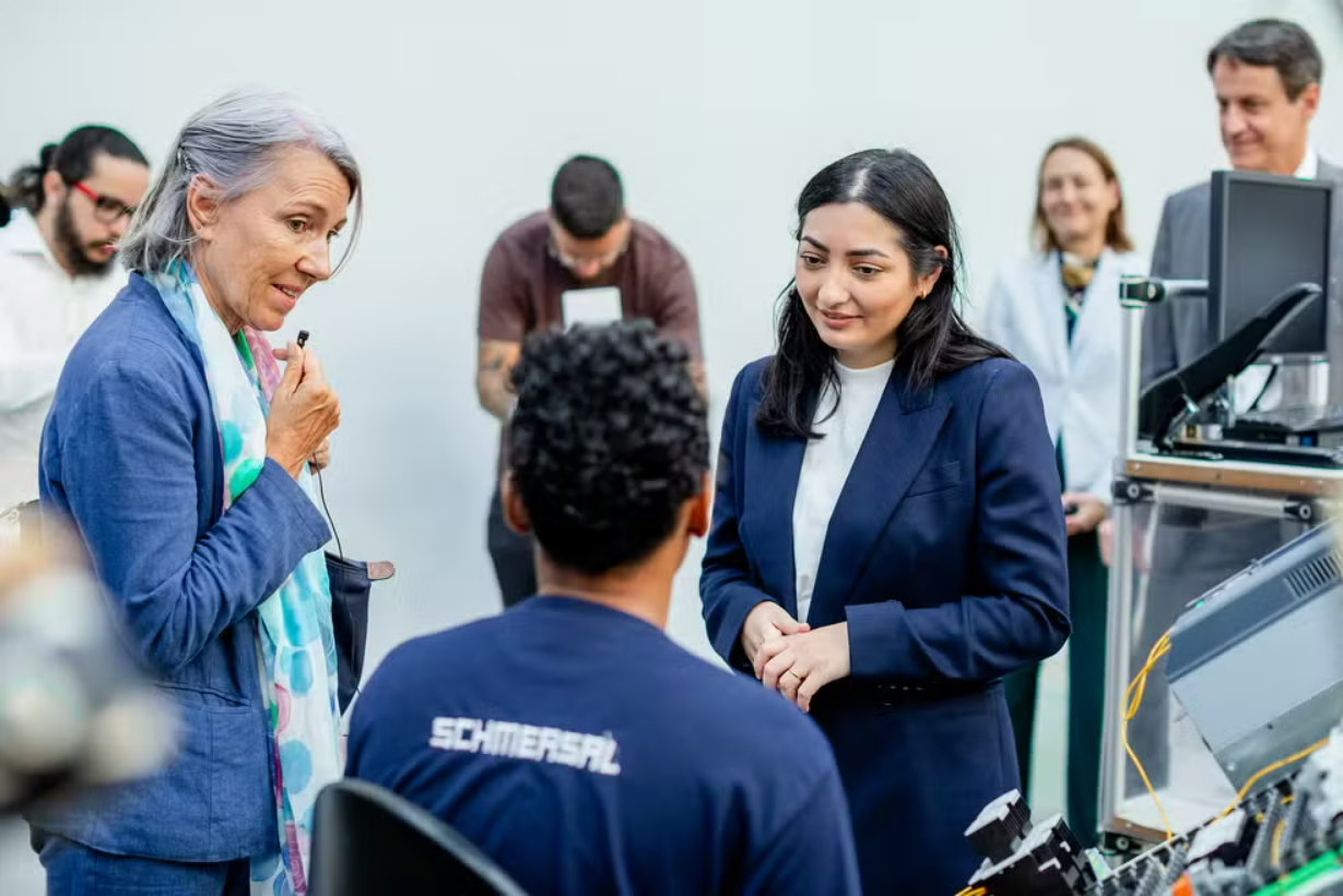 Ministra Alemã fortalece parceria Brasil–Alemanha durante visita à Schmersal em Boituva