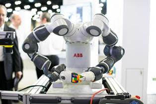 Primeiro robô colaborativo do mundo será destaque na Fispal Tecnologia