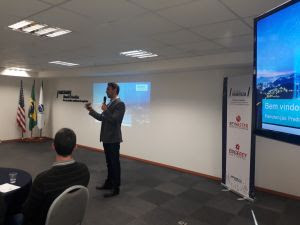 Consumo de energia na indústria foi tema de evento na Amcham-Curitiba