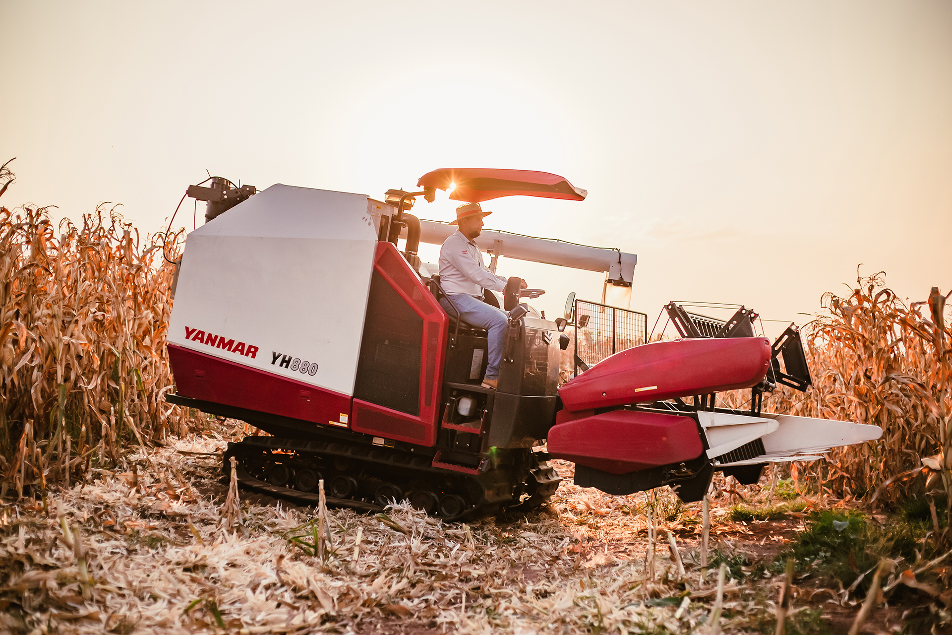 Tratores e máquinas compactas da YANMAR são destaques na Expodireto 2023